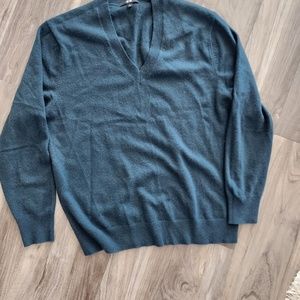 Uniqlo V neck cashmere sweater L